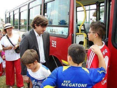 Ghi particip� de la inauguraci�n de la nueva l�nea de colectivos 634