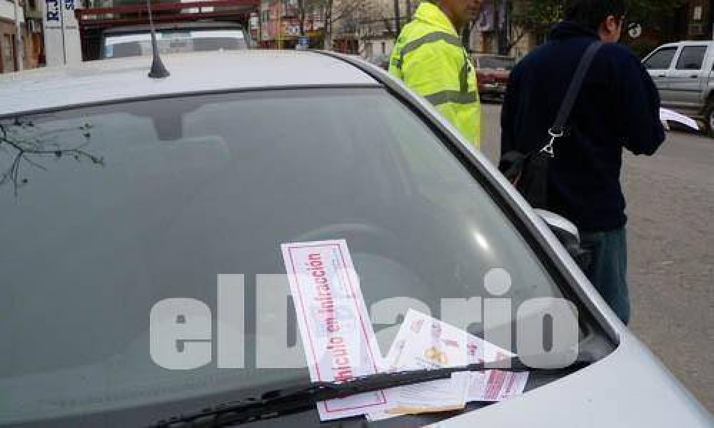 Inspectores labrar�n multas de tr�nsito por celular