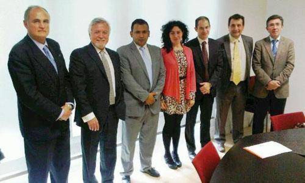 Municipio se reuni� con autoridades de Madrid