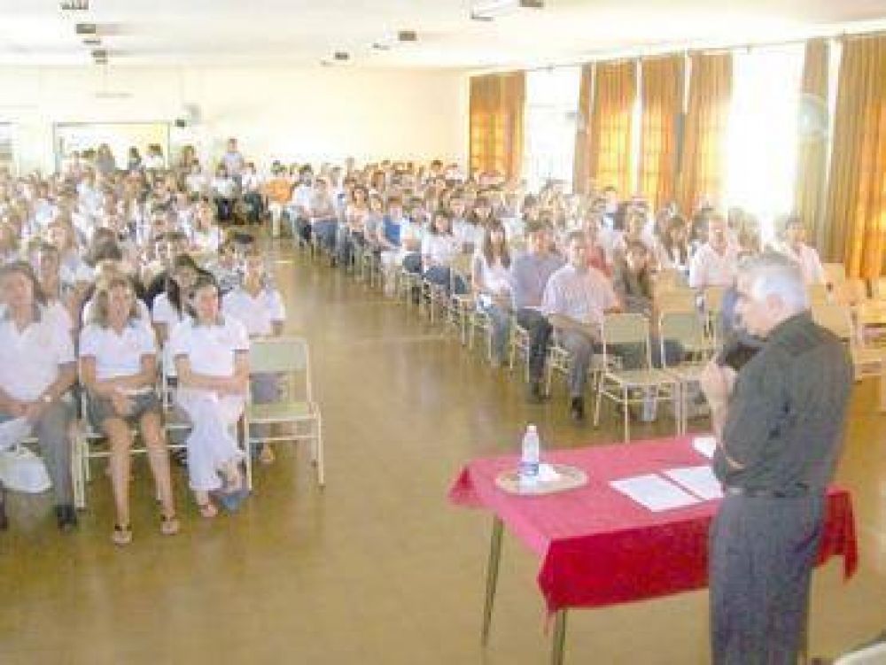 El Obispo se reuni� con docentes de colegios cat�licos