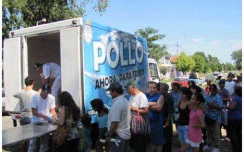 Llegan a Pilar los camiones con pollo, frutas y verduras a precios populares