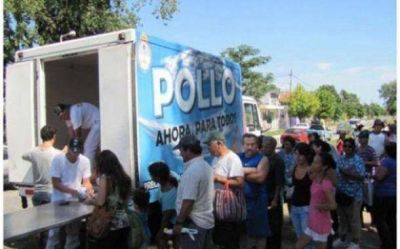 Llegan a Pilar los camiones con pollo, frutas y verduras a precios populares