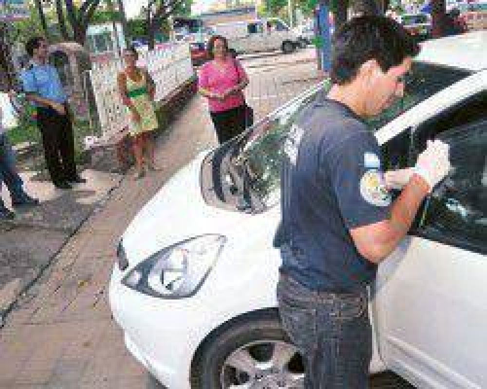 Recuperaron el auto robado en J�chal, hay un detenido y buscan el contacto local