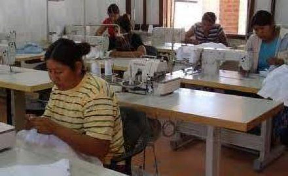 Fontex: las cooperativas fabricaron 59.000 guardapolvos durante el 2012 
