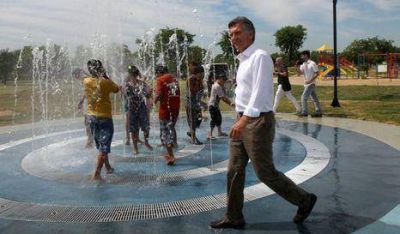 Inauguran juegos de agua en Parque Indoamericano