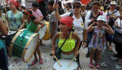 Cooperativistas protestaron por la cesant�a de sus servicios