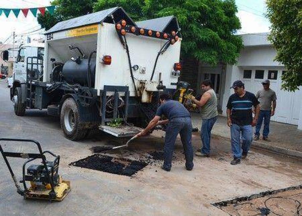 Trabajos de bacheo en Santa Rosa