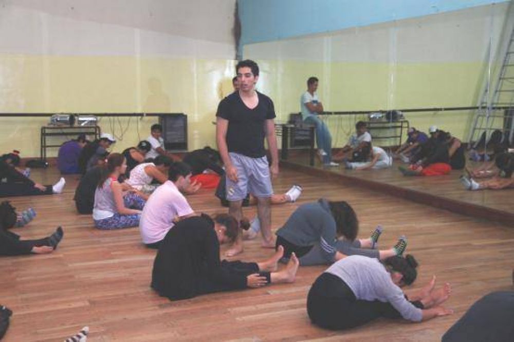 Gran participaci�n en el seminario �Iniciaci�n a la danza y t�cnicas avanzadas�
