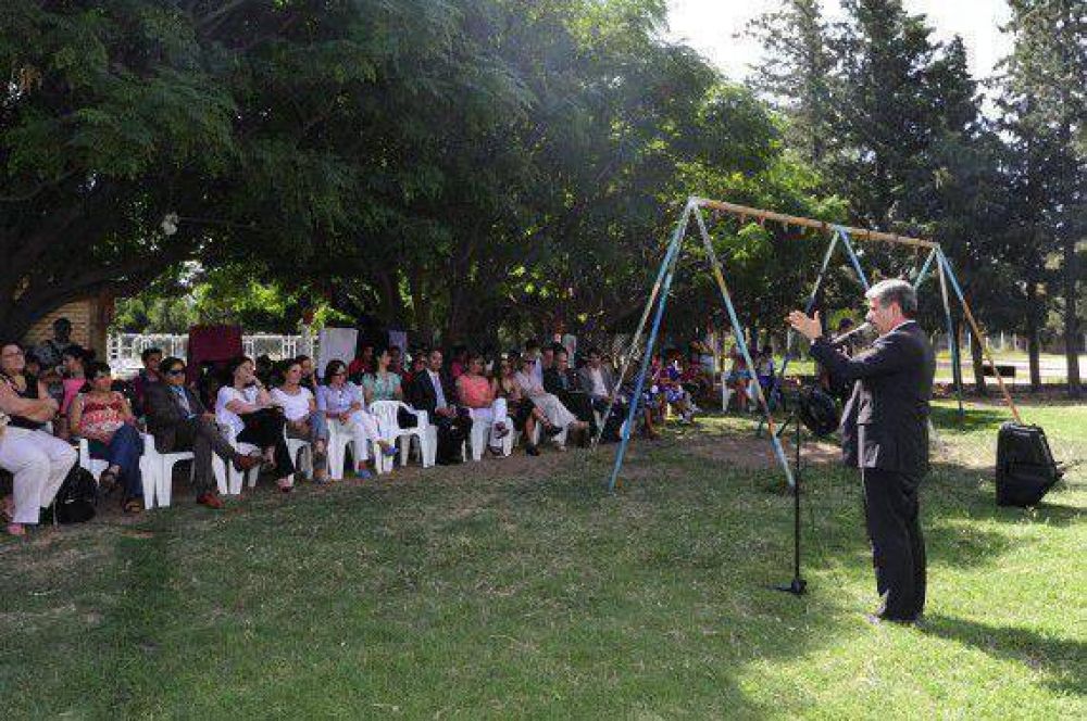 Poggi particip� del acto de cierre de la escuela de verano EPED N�3