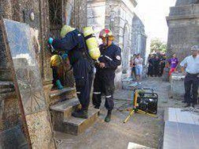 Baradero: Encontraron a hombre desaparecido dentro de un nicho en el cementerio