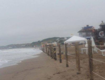 Infraccionan a dos balnearios del sur por impedir acceso a playa p�blica