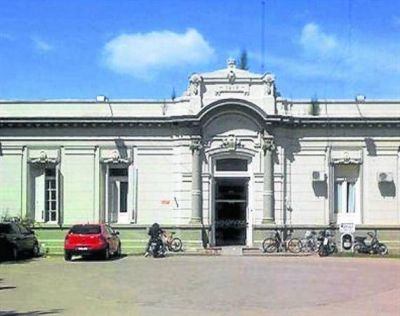 Renunci� la Directora del Hospital de Carmen de Areco.