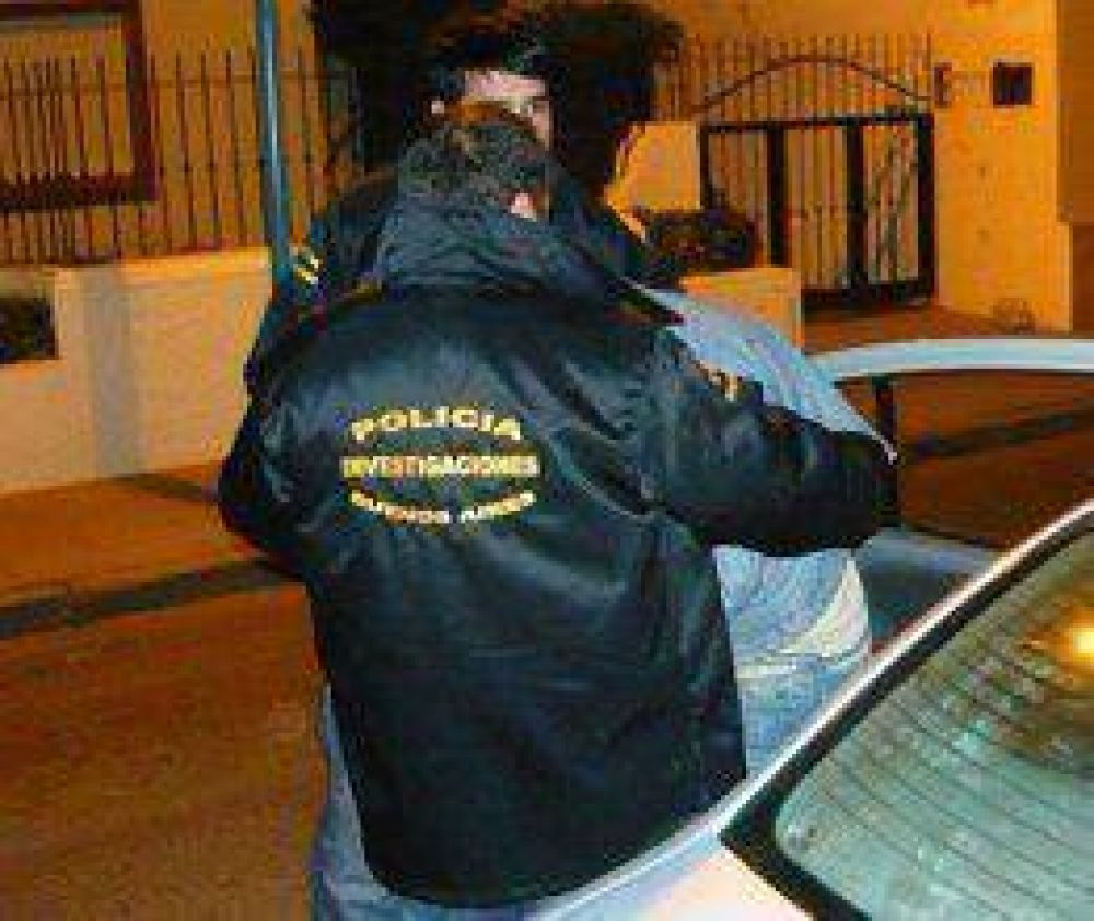Cay� presa pareja de chorros de barrio San Isidro