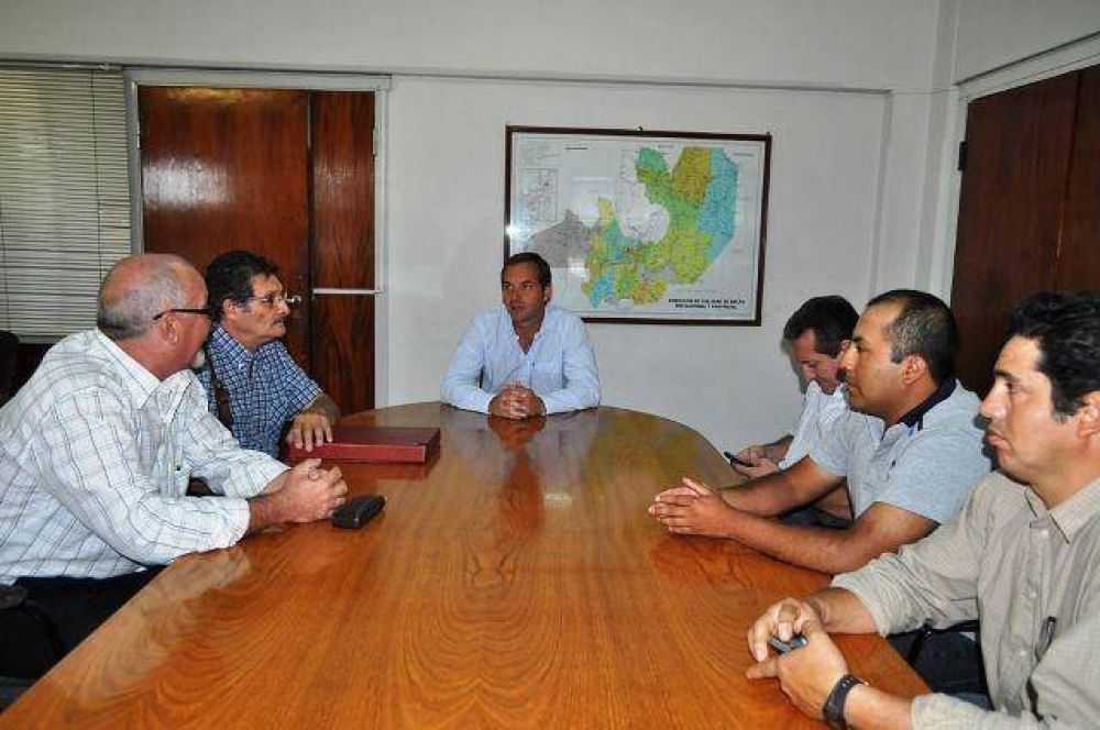 Productores de Rosario de la Frontera recibieron fondos para la cr�a comunitaria de cerdos