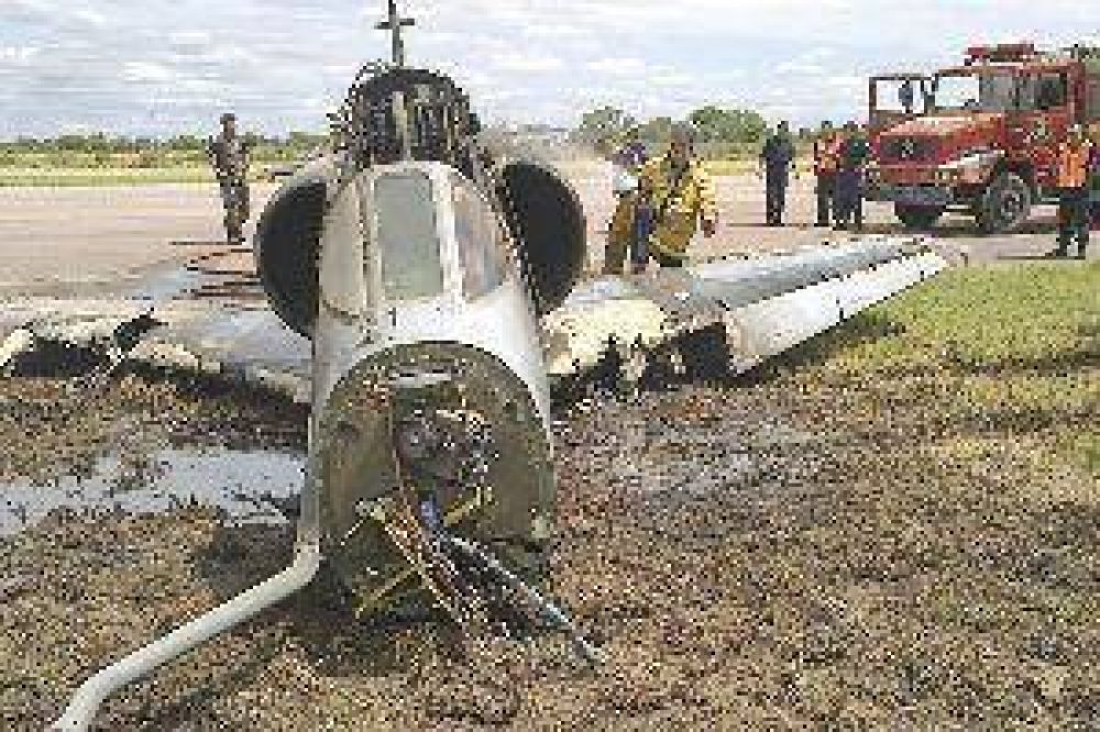 Avi�n de la Fuerza A�rea se estrell� en Santiago y los pilotos de salvan de milagro