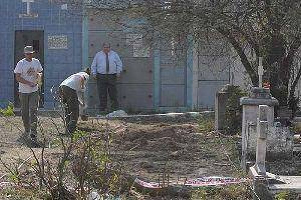 Un expolic�a, testigo de enterramientos clandestinos con varios cad�veres
