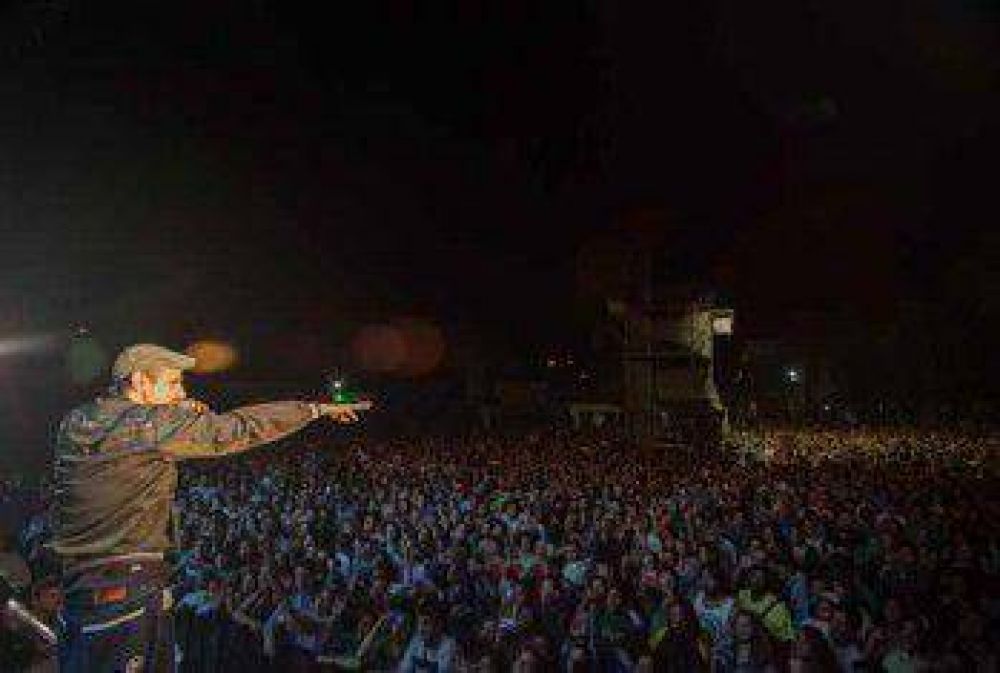 El Unzu� bail� al ritmo de Los Cafres