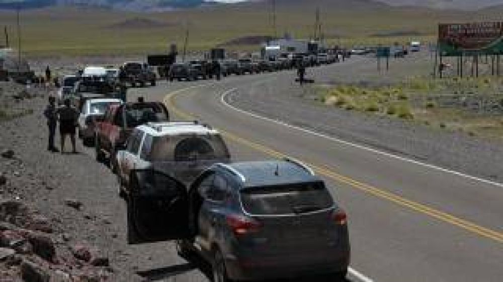 Paso San Francisco, colapsado por falta de personal de Gendarmer�a