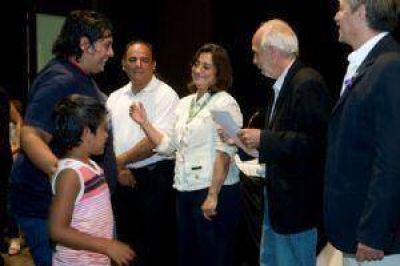 La Gobernadora entreg� subsidios a emprendedores locales