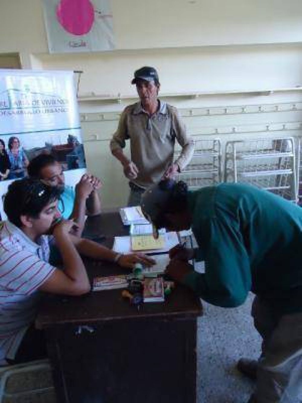 M�s de 900 personas recibieron su primer pago por trabajo en cooperativas