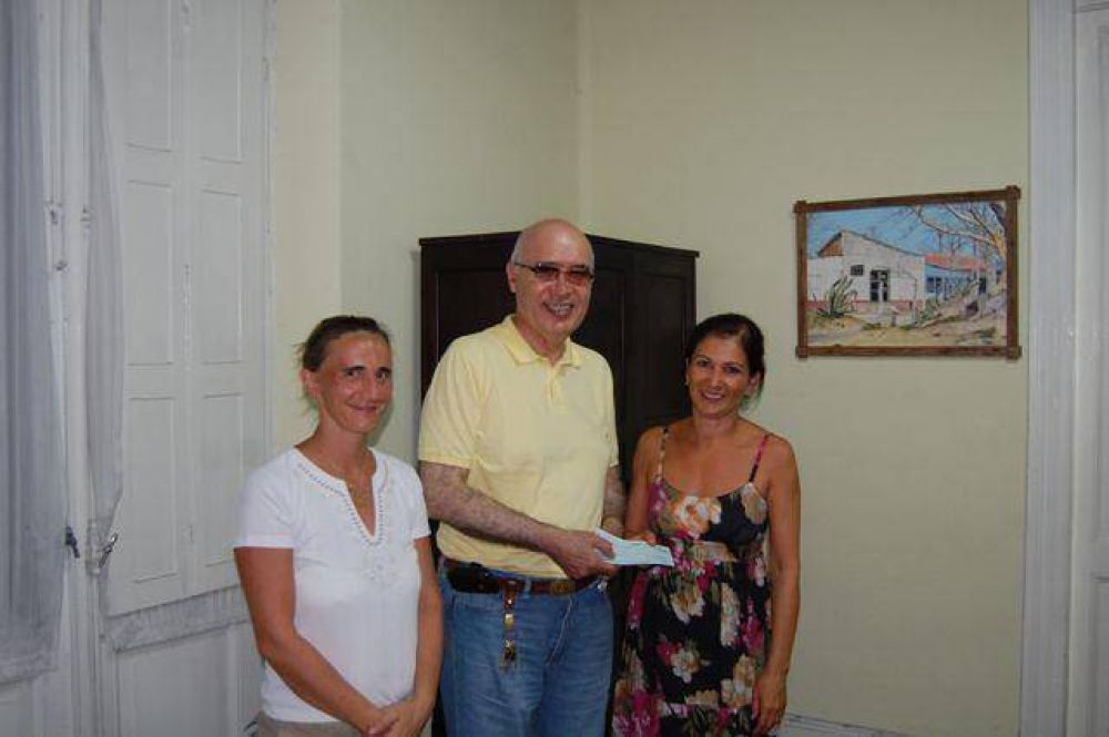 Gorosito entreg� ayuda al jard�n 905