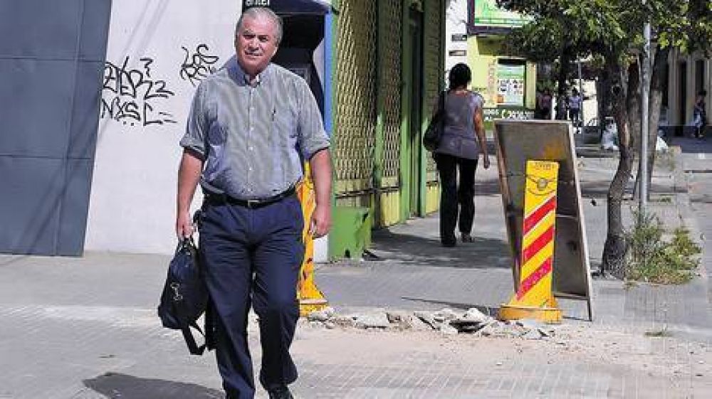 Renunci� un ministro uruguayo, cuestionado por ser extranjero