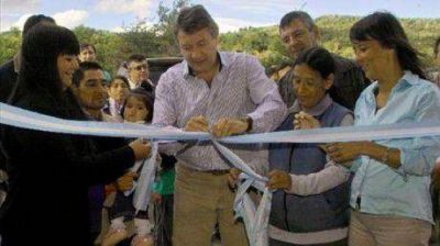 Yauhar inaugur� galp�n comunitario para Lago Rosario y Sierra Colorada