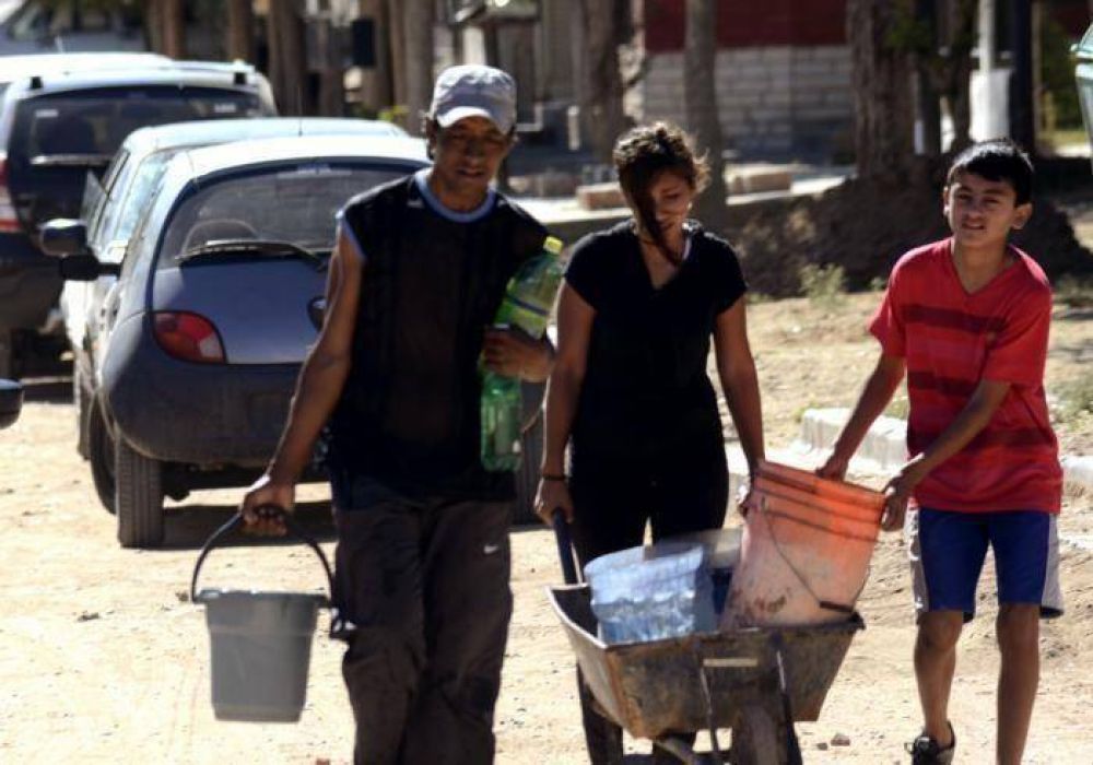 Comarca petrolera: bronca por la falta del agua