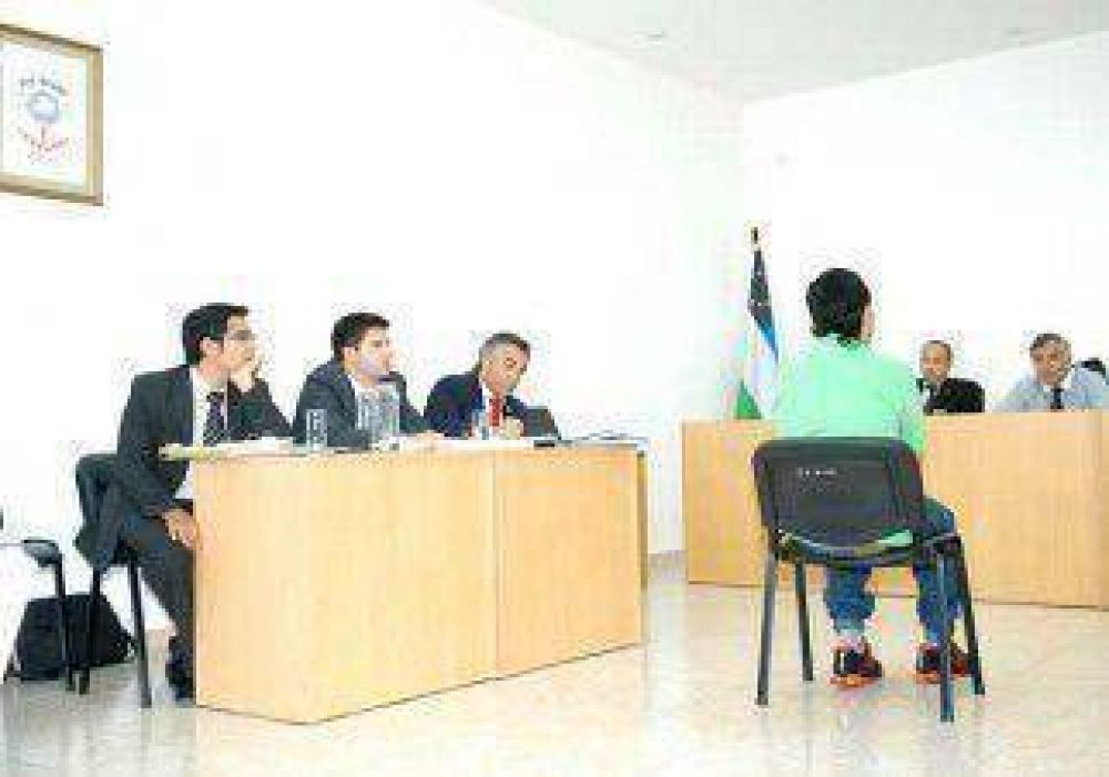 Comprometen a acusada de instigaci�n 
