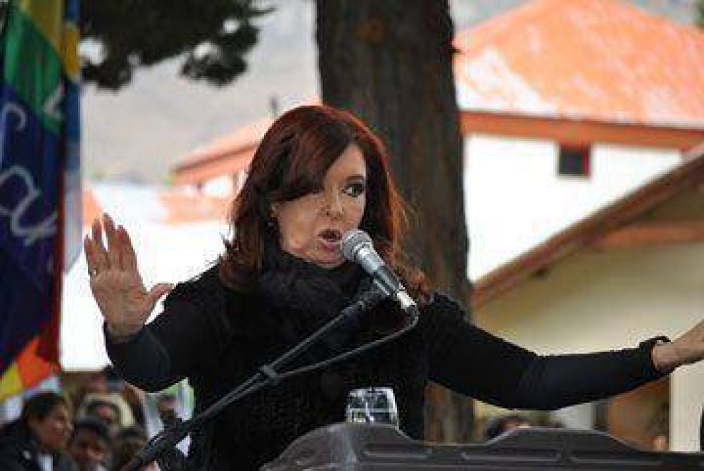 Cristina pidi� que �dejen trabajar tranquilos a los que trabajan�