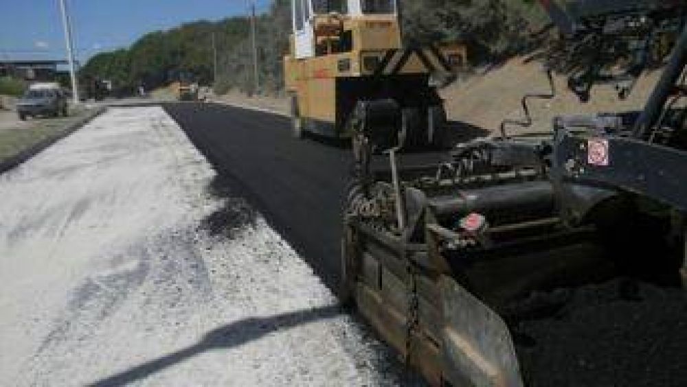 PAVIMENTAN LA COSTANERA EN QUEQU�N