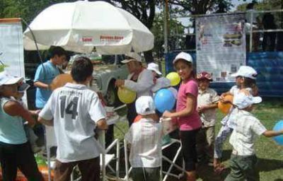 Cucaiba instal� un stand informativo en los carnavales de Lan�s 