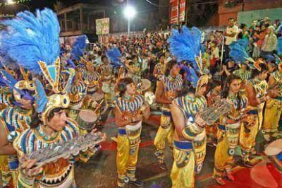 Avellaneda festeja el Carnaval 2013 con comparsas de Gualeguaych� y Corrientes