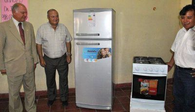 La Legislatura don� una cocina y una heladera