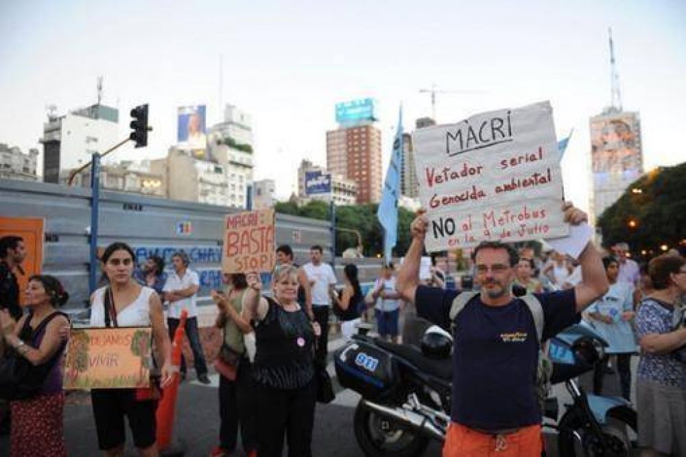 Vecinos porte�os protestan por la "privatizaci�n del espacio p�blico"