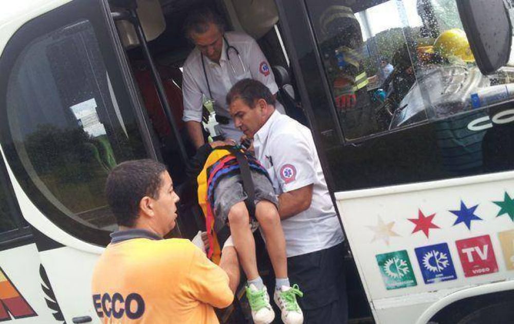 Once heridos leves al chocar dos colectivos en C�rdoba