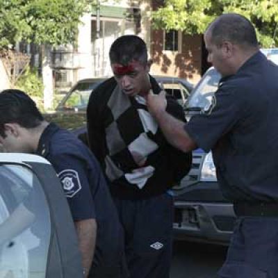 Asaltaron fiambrer�a, intervino un comisario y cayeron, ambos heridos