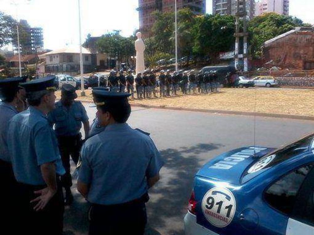 El Juez intim� a los piqueteros a liberar el acceso al puente Posadas-Encarnaci�n