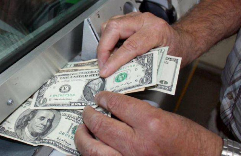 El d�lar estable a $ 5,015