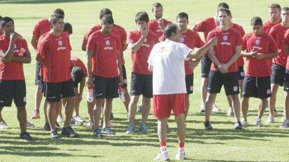 Arranca la era Rold�n con la necesidad de un triunfo
