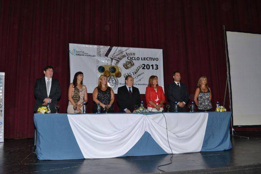 El gobernador Jorge encabez� el acto de apertura del ciclo lectivo