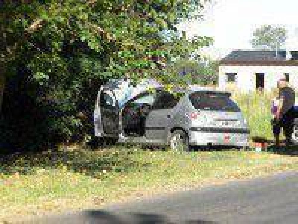Fallece una mujer al impactar el auto contra una columna