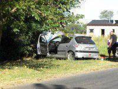 Fallece una mujer al impactar el auto contra una columna