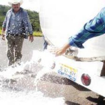 Tirar�n la leche y sacrificar�n animales por el bajo precio de leche cruda