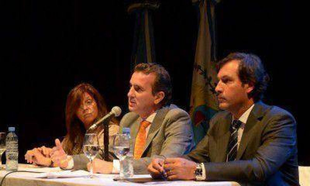 P�rez asegur� que Cobos se est� transformando en un "opin�logo serial"