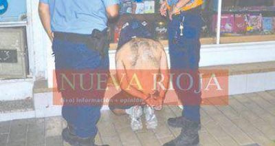 Detienen a un delincuente justo cuando robaba en una farmacia