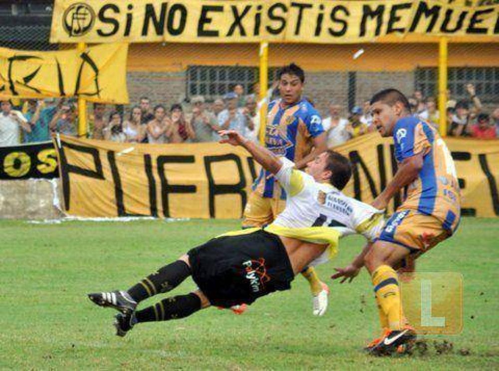 Flandria rescat� un heroico punto ante el l�der