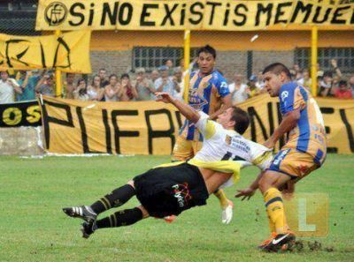 Flandria rescat� un heroico punto ante el l�der