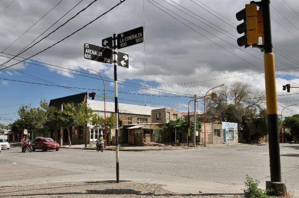 La asaltaron cuando esperaba que el sem�foro le habilitara el paso