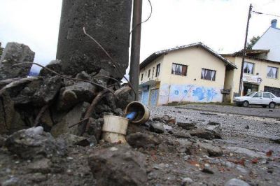 Choque frontal contra un poste dej� un muerto en Bariloche